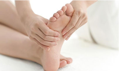 Hand massage on feet to relax muscle from heel pain